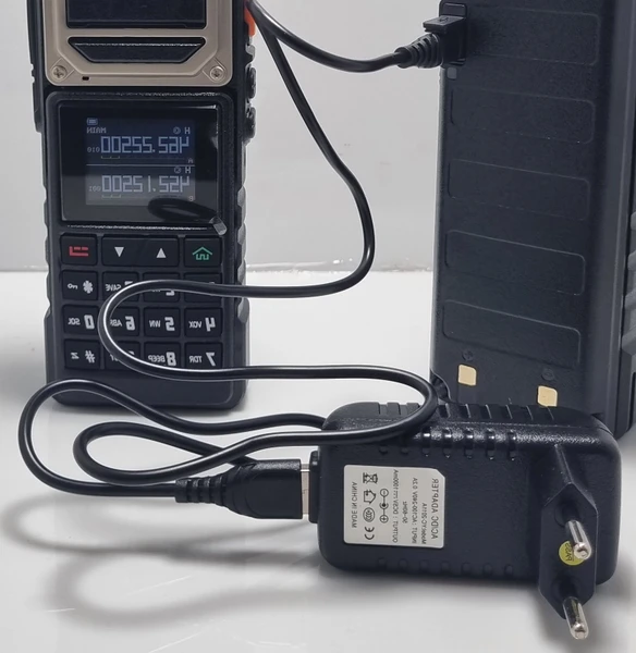 شارژر بیسیم باوفنگ یووی Baofeng BF-UV25